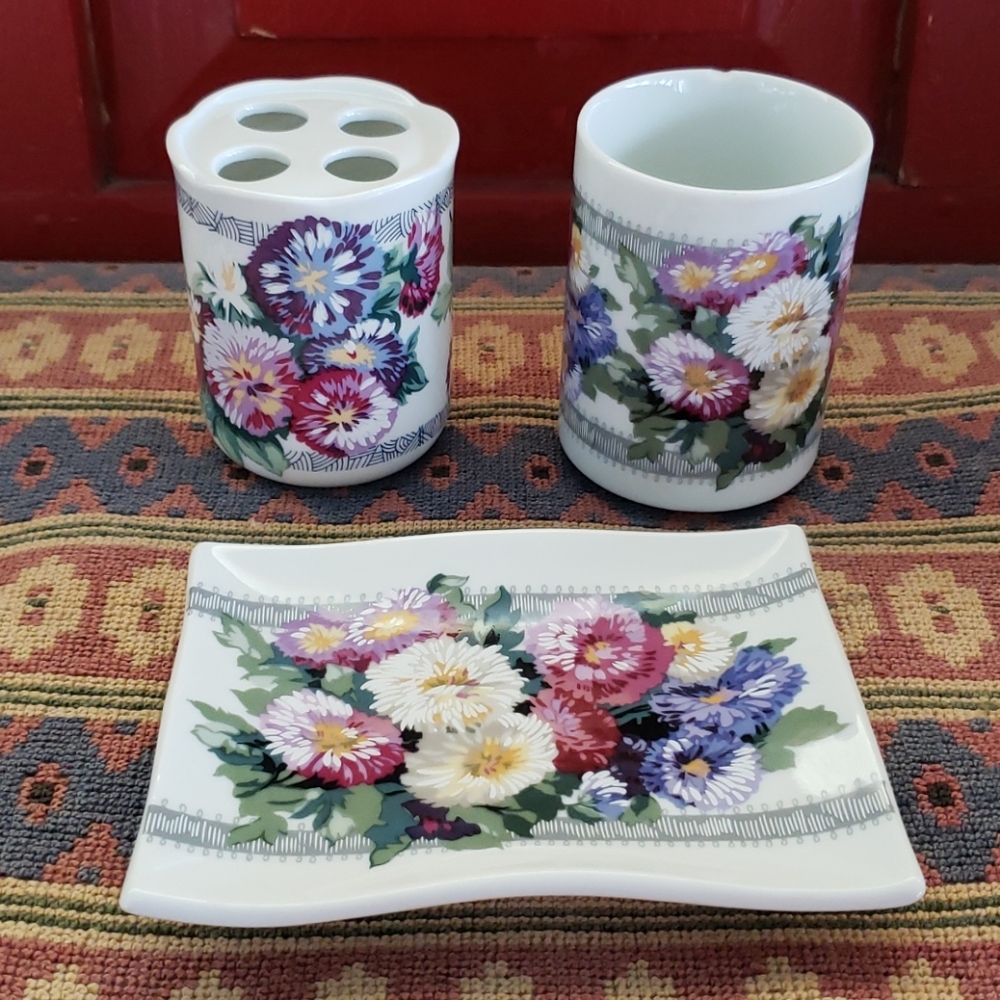 Floral Dish Soap Dish. Flowers Toothbrush Holder